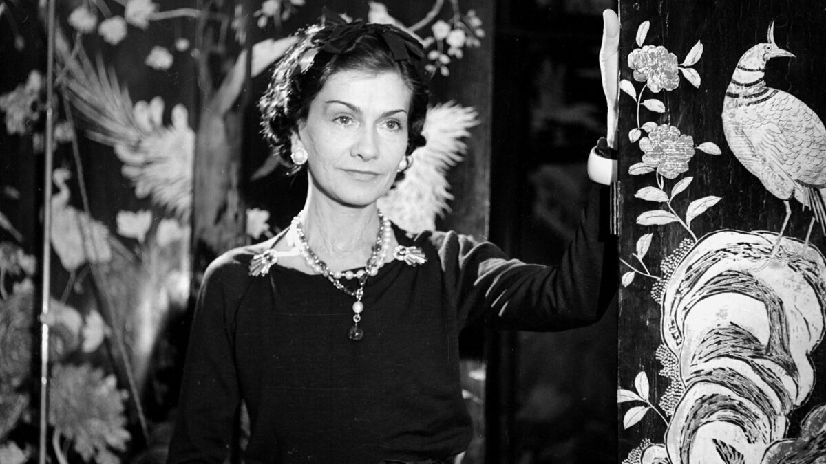 Coco Chanel: Το ωραιότερο δώρο που μου χάρισε ο Θεός, ήταν να μη μου επιτρέψει να αγαπήσω όποιον δεν με αγαπά…