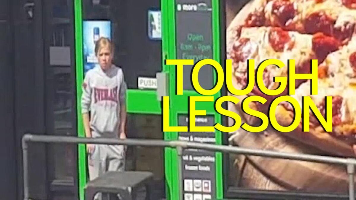 Πατέρας δίνει μάθημα στην κόρη του- Άφησε το ποδήλατο της ξεκλείδωτο και της το έκλεψε- Δείτε την αντίδρασή της (βίντεο)