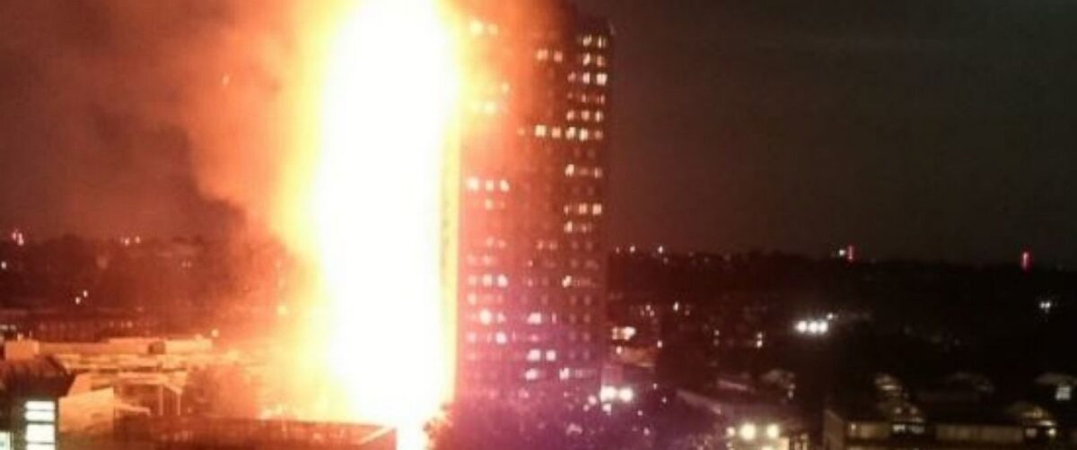 Μεγάλη φωτιά σε πύργο 27 ορόφων στo δυτικό Λονδίνο (live βίντεο)