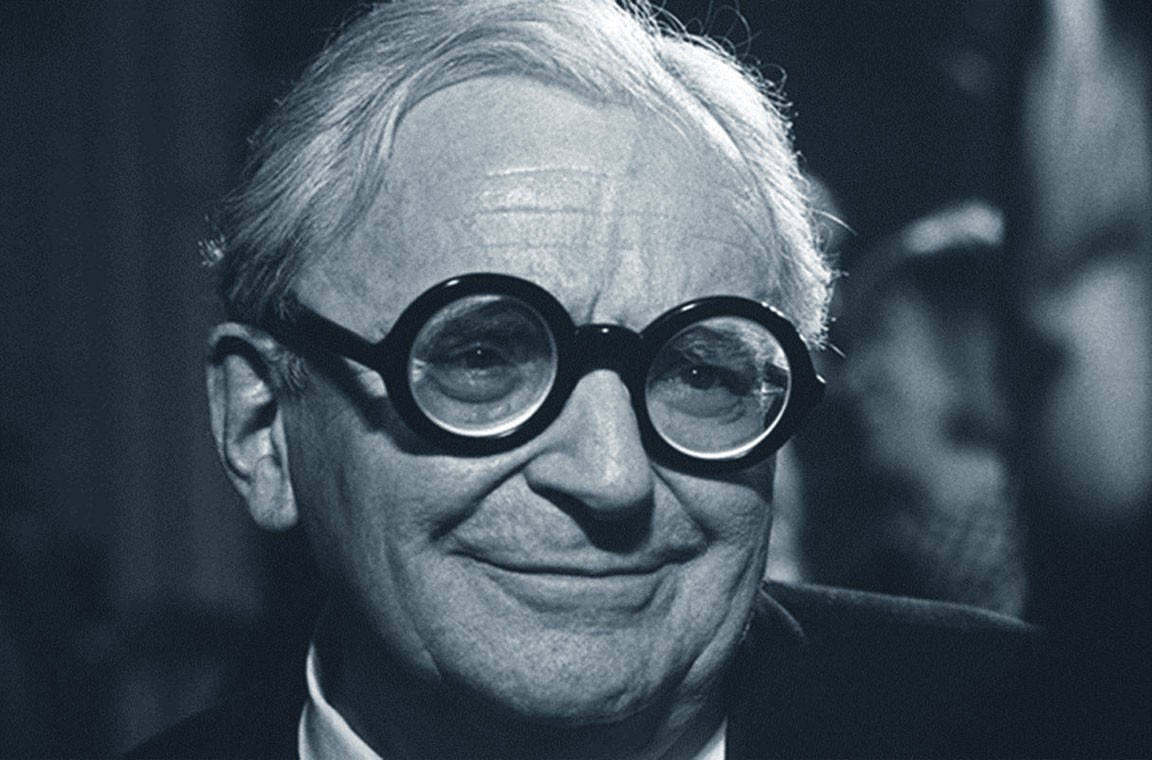 Marcel Achard: Στις γυναίκες αρέσει αυτό που ακούν, στους άντρες αυτό που βλέπουν.