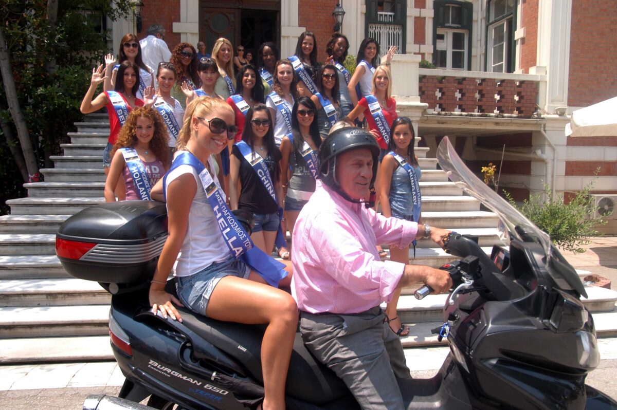 Ο Παναγιώτης Ψωμιάδης το έριξε στα… βίντεο κλιπ (βίντεο)