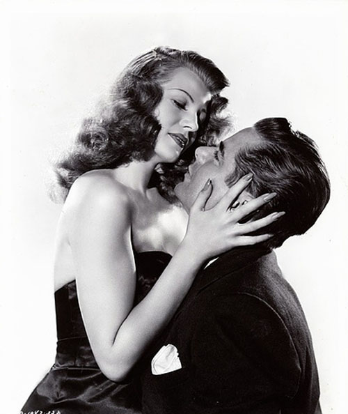 Mignon McLaughlin:Νυμφομανής είναι μια γυναίκα που έχει την ίδια εμμονή με το σεξ που έχει ο μέσος άντρας.