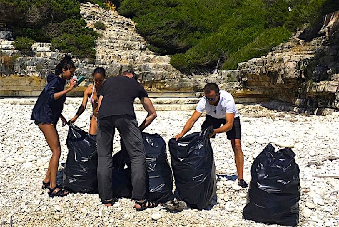 Είναι οι δύο παραλίες των Αντίπαξων τόσο βρώμικες ή μιλάμε για κάποιες άλλες ?