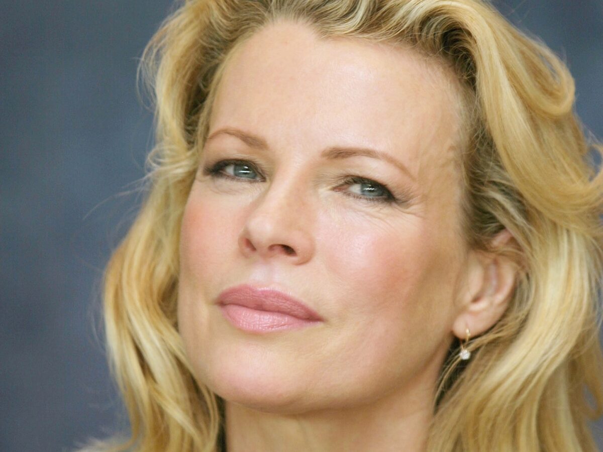 Kim Basinger | Η 63χρονη ηθοποιός αποκαλύπτει το ελιξήριο νεότητας & ομορφιάς της