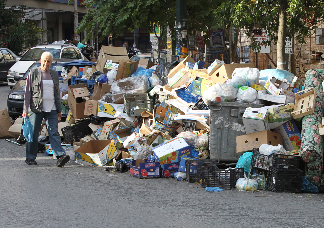 Στον Τσίπρα το θέμα των σκουπιδιών