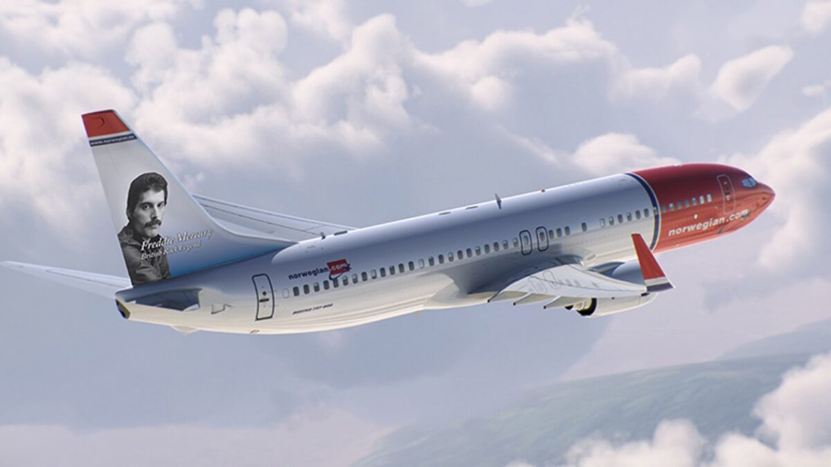 Ο Freddie Mercury στην ουρά αεροπλάνων