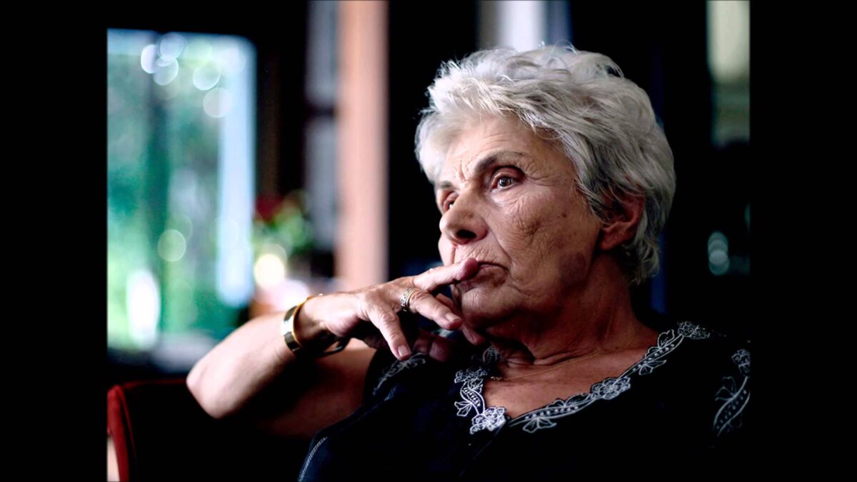 Κική Δημουλά : Έρωτας είναι, του ενός ο βασανισμός…