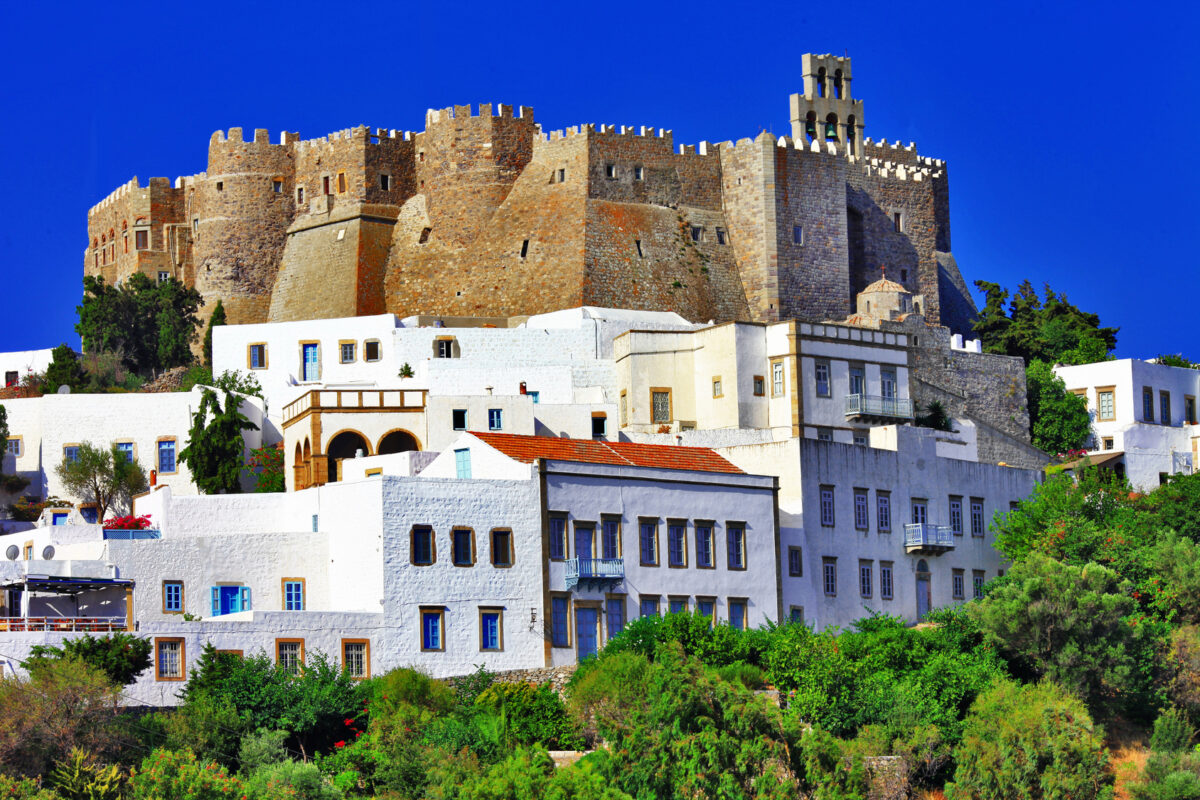 Σε λίγα χρόνια στα νησιά του Αιγαίου μπορεί να κάνουν διακοπές μόνον οι ξένοι.