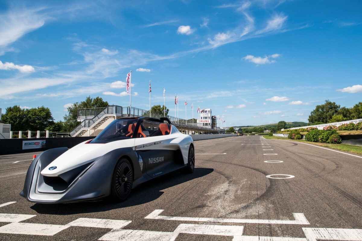 Nissan: Γιορτάζει 70 χρόνια στην ηλεκτροκίνηση με το BladeGlider! (video)