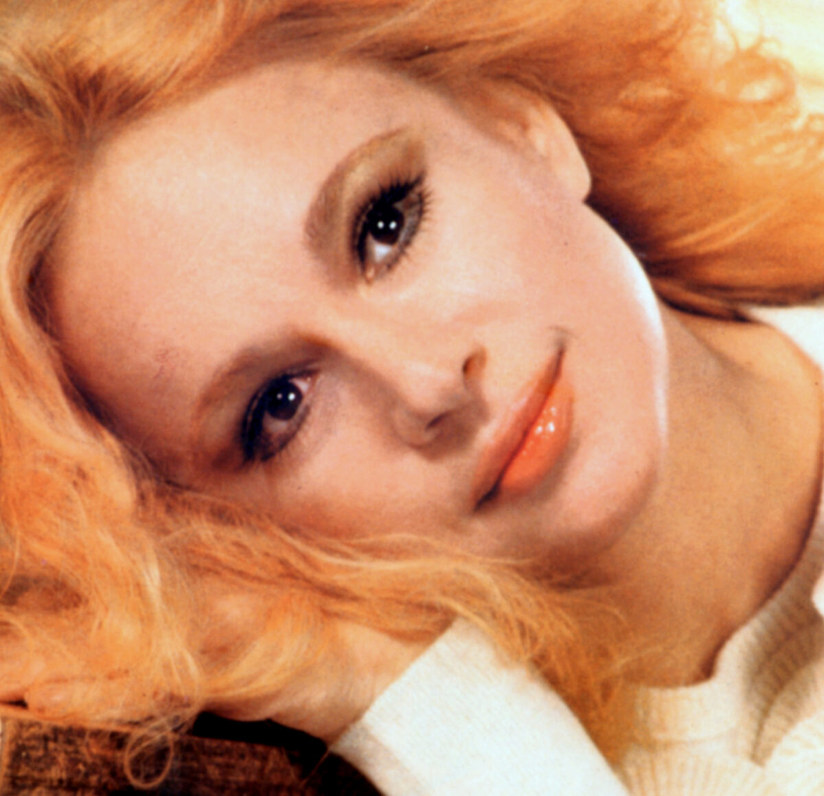 Αλίκη Βουγιουκλάκη | Μαγεία προσπαθώ να δώσω στον κόσμο, σε αυτήν τη γη. Μαγεία θέλω να πάρω κι όταν βρεθώ στον ουρανό.”