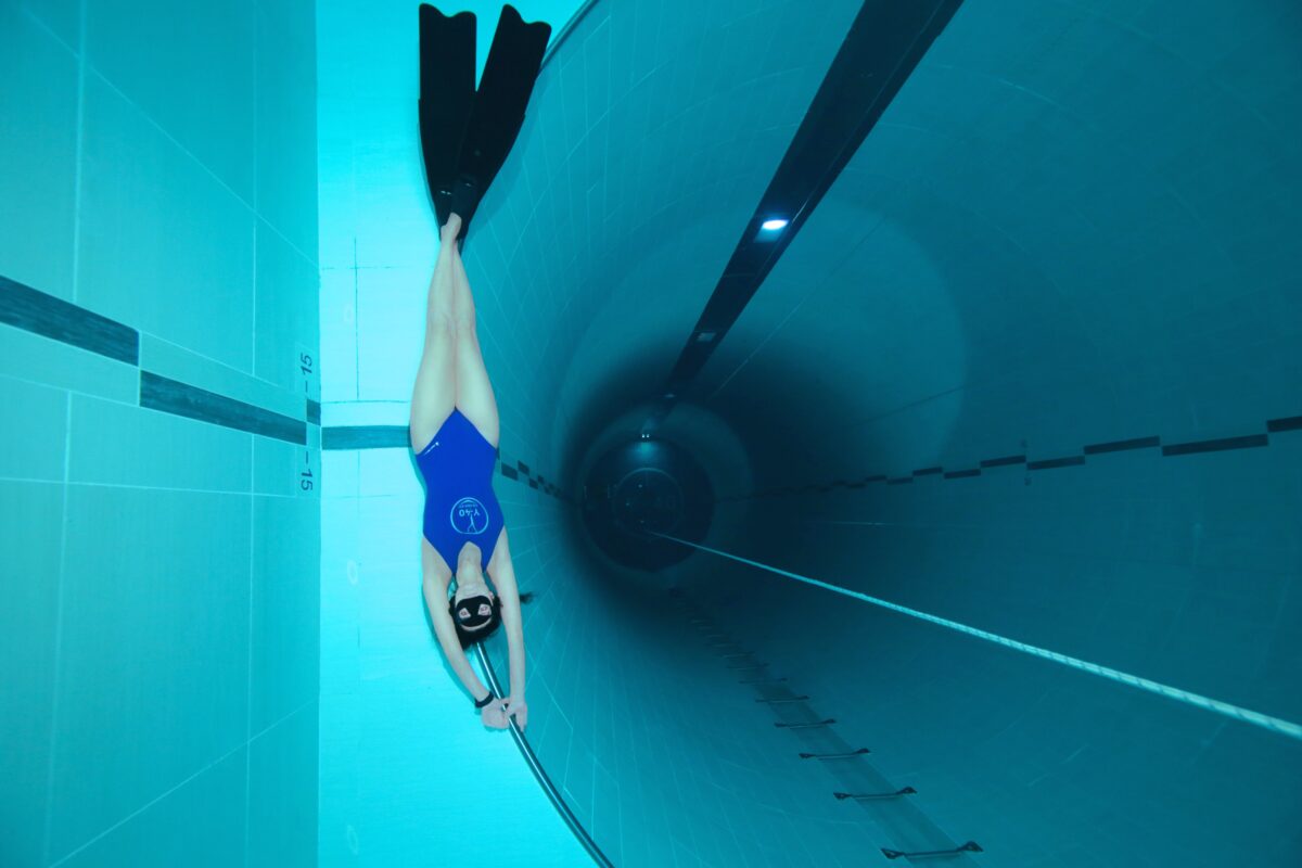 Βουτιά στη βαθύτερη πισίνα που κατασκευάστηκε ποτέ. Τολμάς;