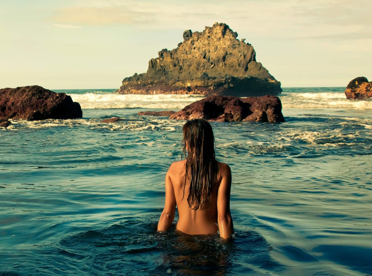 Στην Ιταλία υπάρχει μια καλά κρυμμένη παραλία γυμνιστών