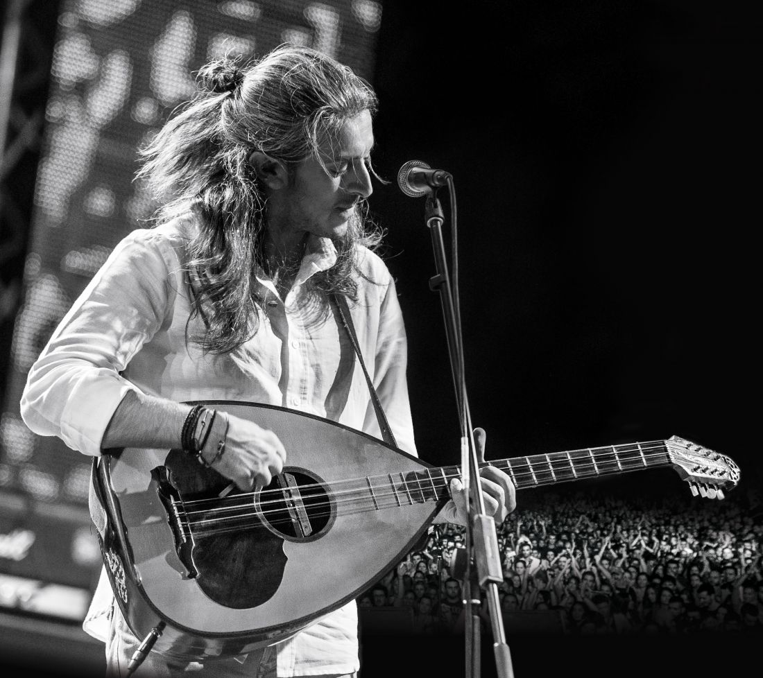 Μαλαματένια Λόγια | Το εκπληκτικό τραγούδι, που ο Γιάννης Χαρούλης απογειώνει με την ιδιαίτερη ερμηνεία του