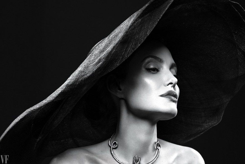 Η Angelina Jolie συγκλονίζει | Παρέλυσε το πανέμορφο  πρόσωπό της..