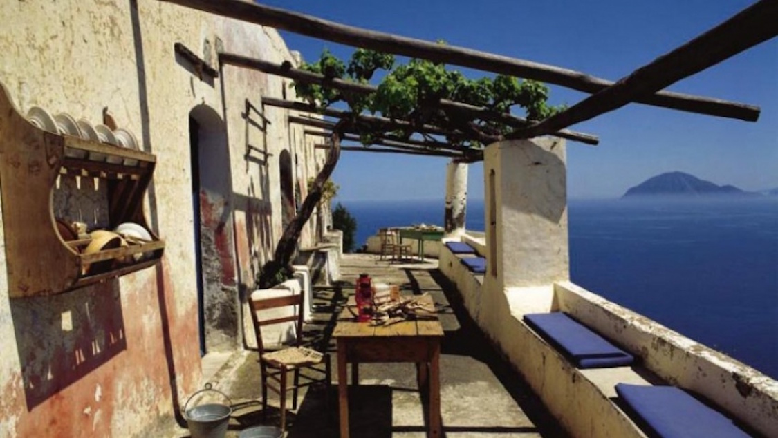 Οι ξένοι αγοράζουν εξοχικά στην Ελλάδα