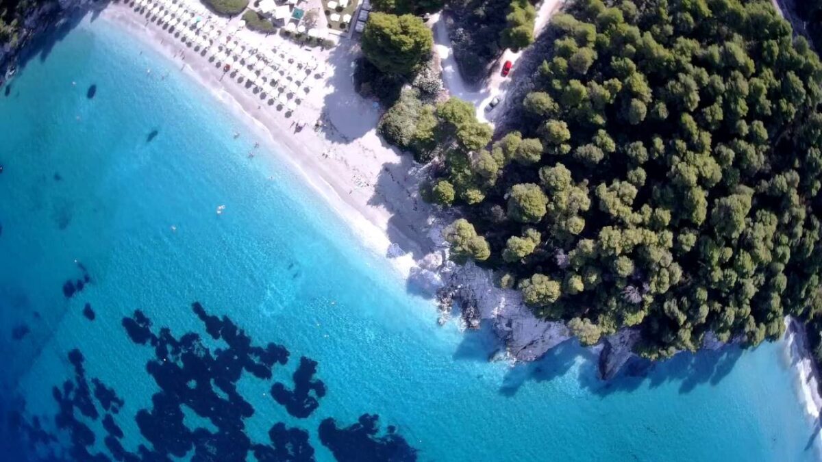 Ποιά παραλία της Σκοπέλου ερωτεύτηκε ο  σεΐχης του Κατάρ ?