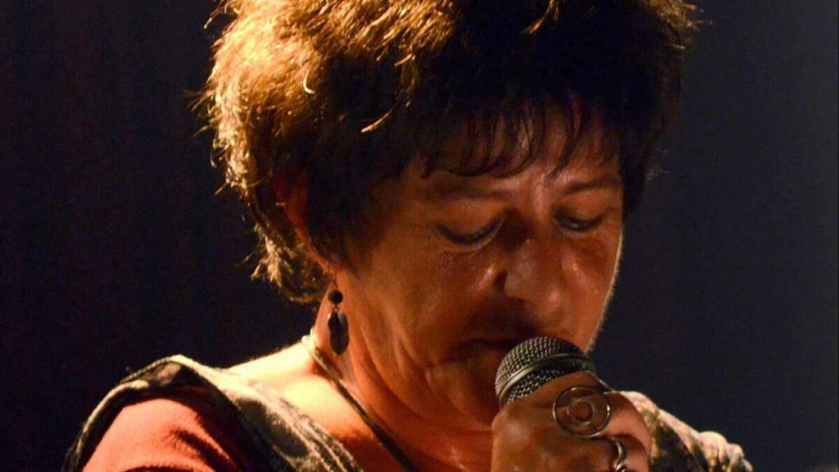 Φωτεινή Βελεσιώτου | Του έρωτα θα βάλω το πουκάμισο και θα νικήσω δίχως πανοπλία…