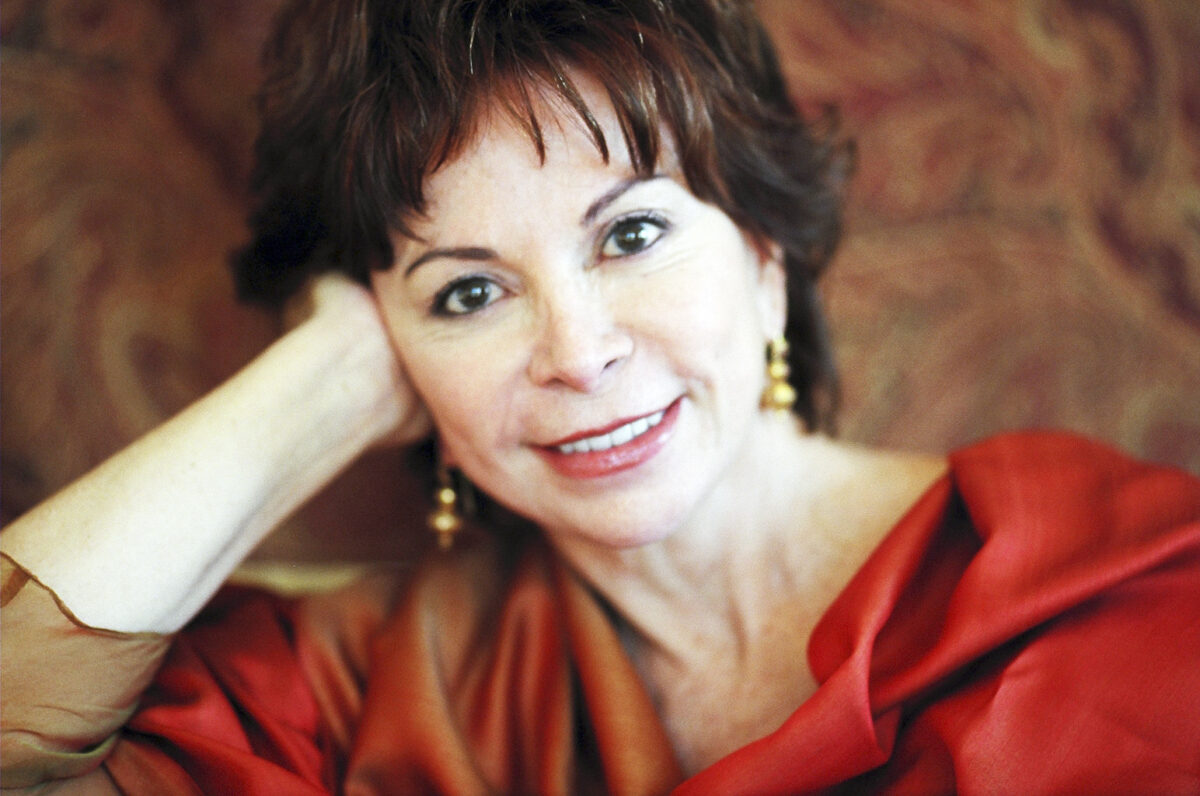 Isabel Allende | Για τις γυναίκες το καλύτερο αφροδισιακό είναι τα λόγια. Το σημείο G είναι στα αυτιά. Όποιος ψάχνει πιο κάτω χάνει το χρόνο του.