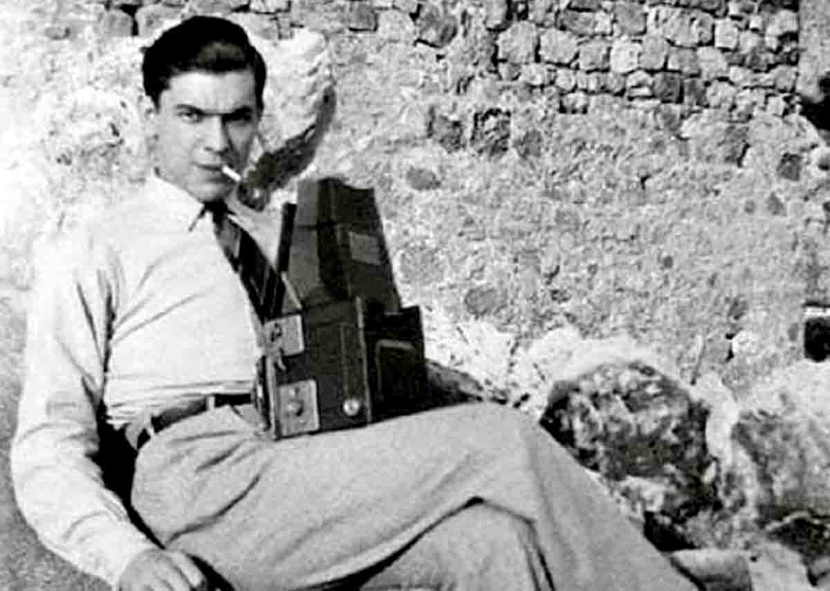 Ανδρέας Εμπειρίκος | Αγάπη μου, σε αγαπώ, και θά` ναι το ταξίδι μας, σαν ανοιξιάτικη πομπή των μύρων…