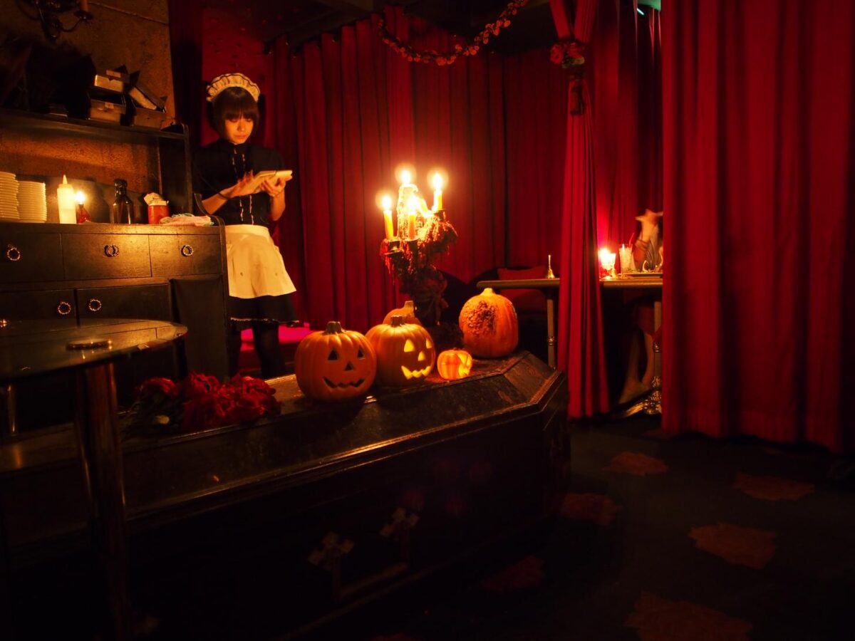 Στο Τόκιο υπάρχει ένα καφέ για βρικόλακες