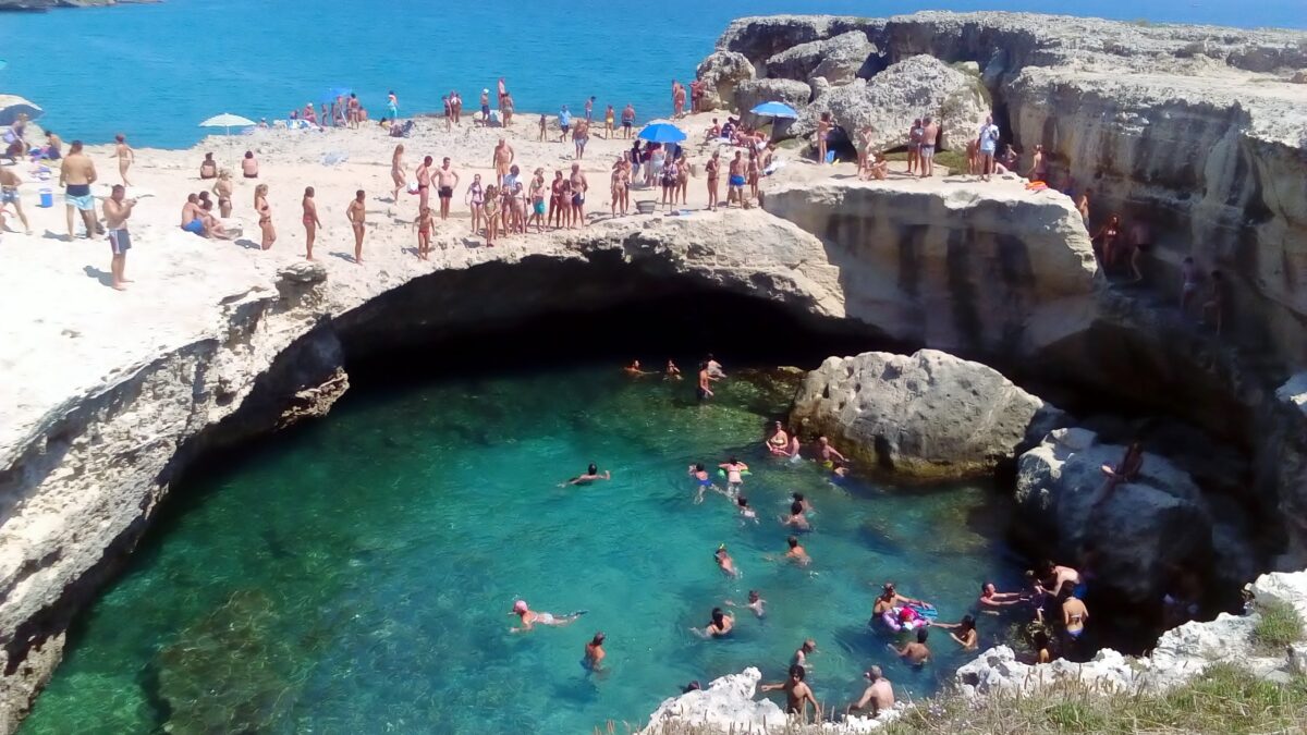 Στην Ιταλία θα βρεις μια από τις πιο εντυπωσιακές φυσικές πισίνες στον κόσμο