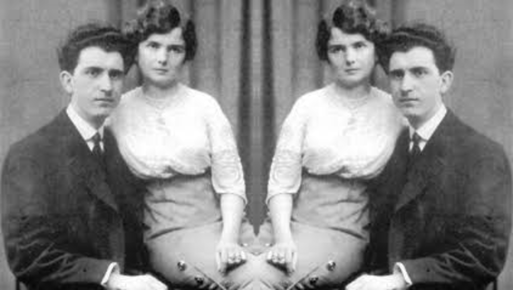 Σοφία Μινέικο & Γεώργιος Παπανδρέου | `Αφησε τα χέρια μου επάνω στα στήθη σου, να το βροντά η καρδιά σου κι ψυχή σου λυώνει μέσα στα μάτια σου