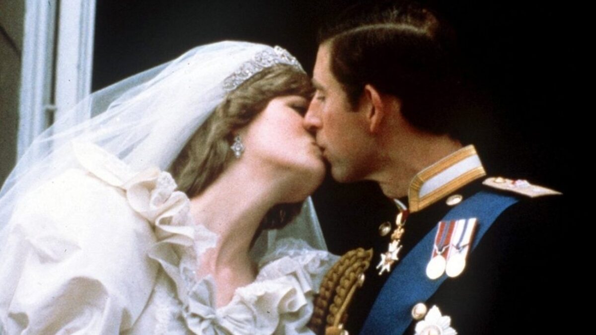 Νέες αποκαλύψεις για τη Νταϊάνα – Αγόραζε σέξι εσώρουχα για να κρατήσει τον Κάρολο