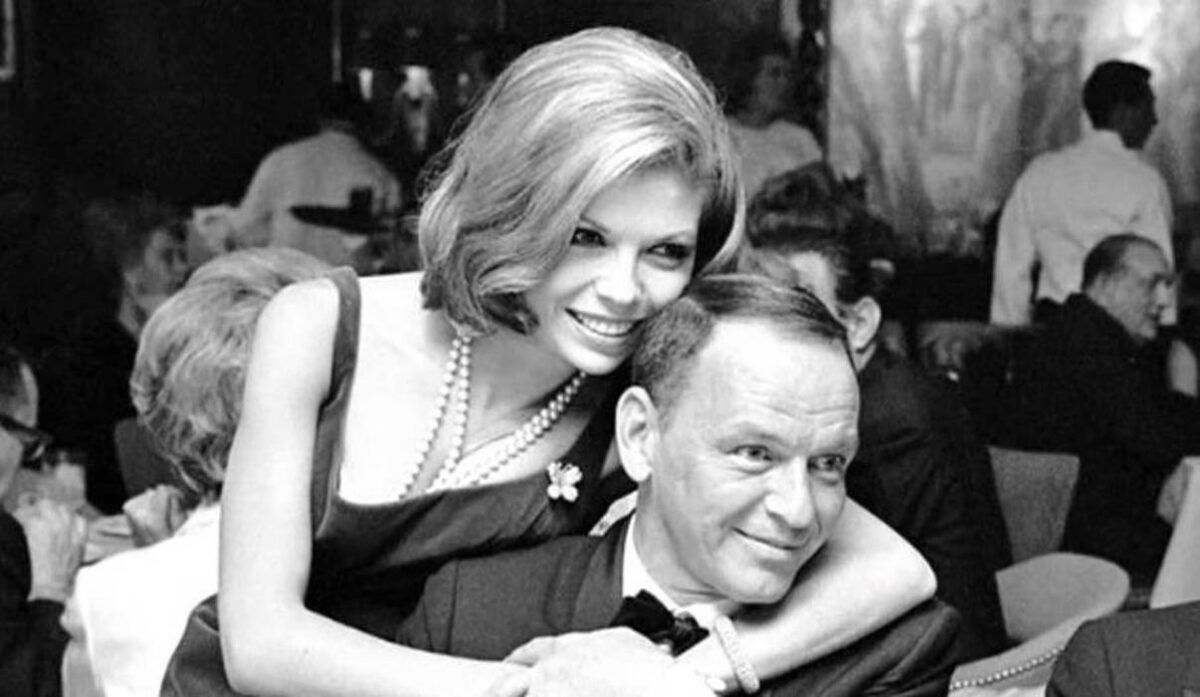 Somethin` stupid like I love you | To τρυφερό, all-time classic ντουέτο του Frank Sinatra με την αγαπημένη του κόρη, Nancy