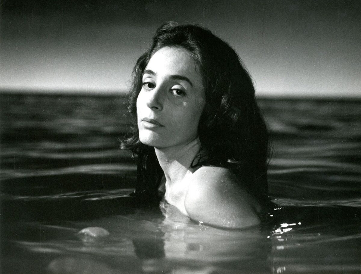 Έλλη Λαμπέτη | Κι αν κάποτε χωρίσουμε, θυμήσου: Σεπτέμβρη σου `χα πει πως σ` αγαπώ…