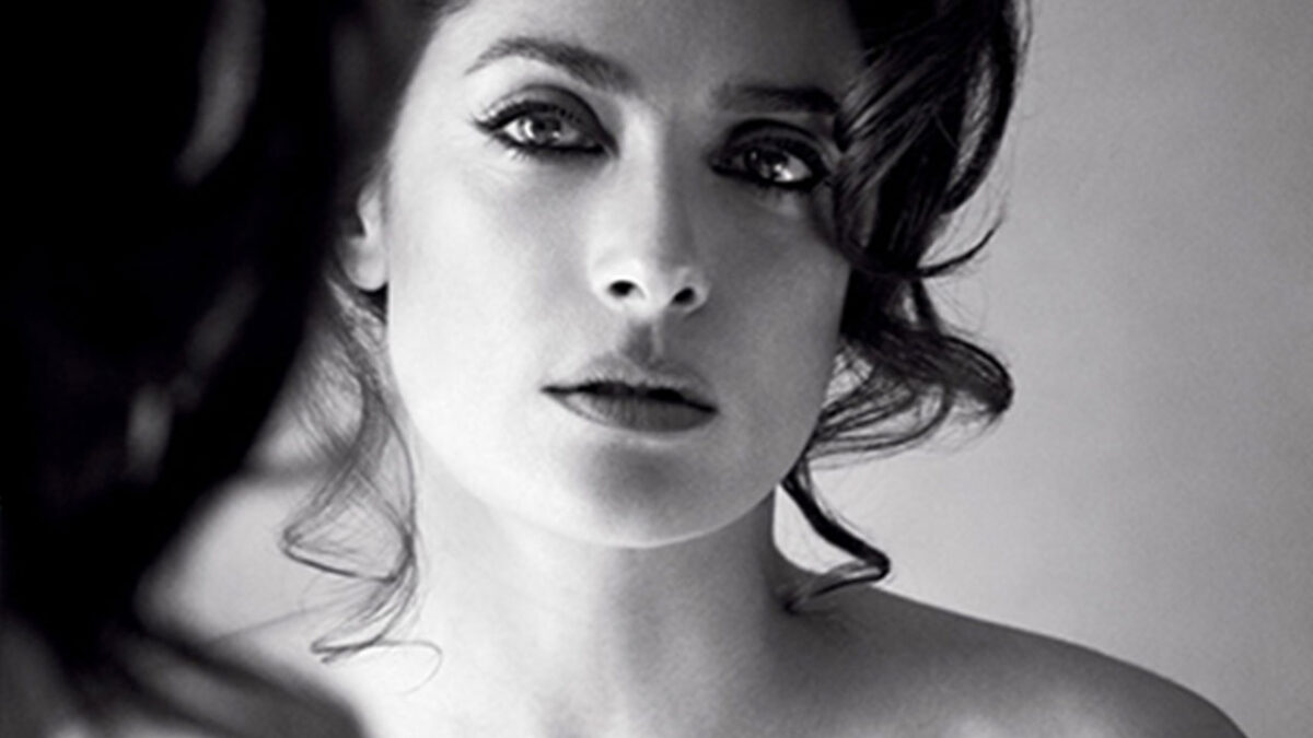 Salma Hayek | Στα 51 της χρόνια, εντυπωσιάζει με το υπέροχο κορμί της