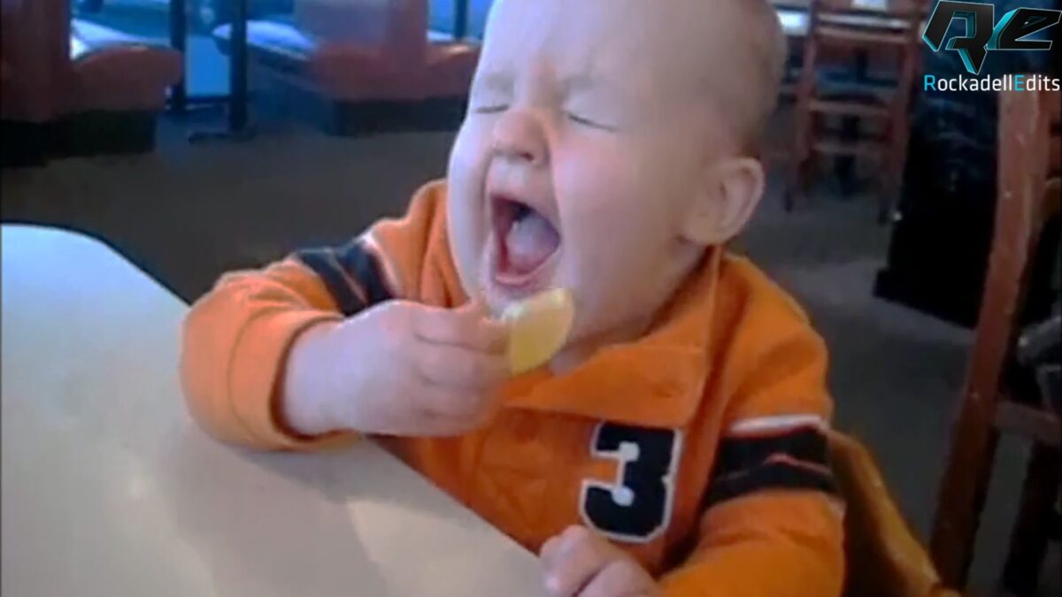 Δοκιμάζοντας για πρώτη φορά λεμόνι (Βίντεο)