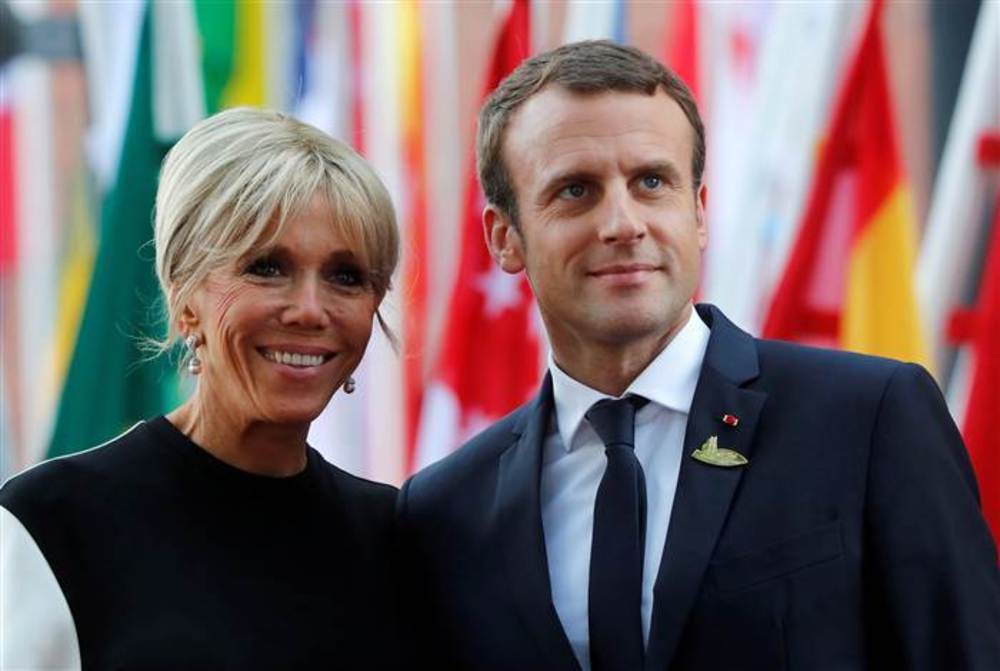 Brigitte & Emmanuel Macron | Το προεδρικό ζεύγος της Γαλλίας έφτασε στην Αθήνα - εκθαμβωτική η Πρώτη Κυρία της Γαλλίας