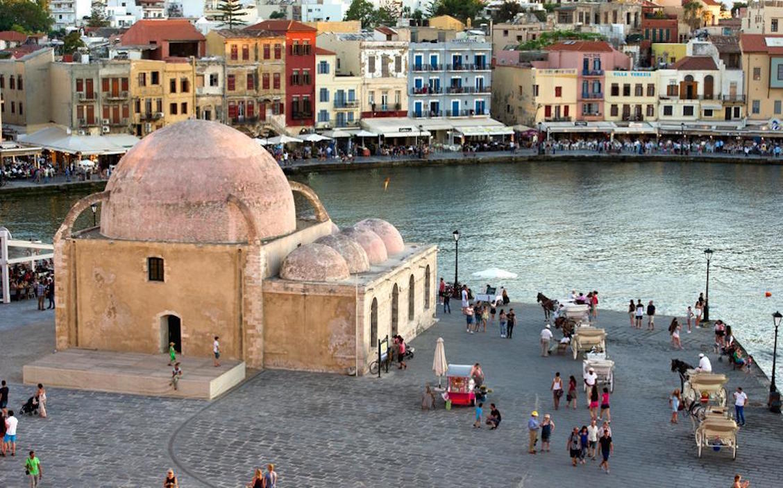 Η Ελβετία βράβευσε  Έλληνα ξενοδόχο που στήριξε μία γυναίκα με ψυχολογικά προβλήματα.