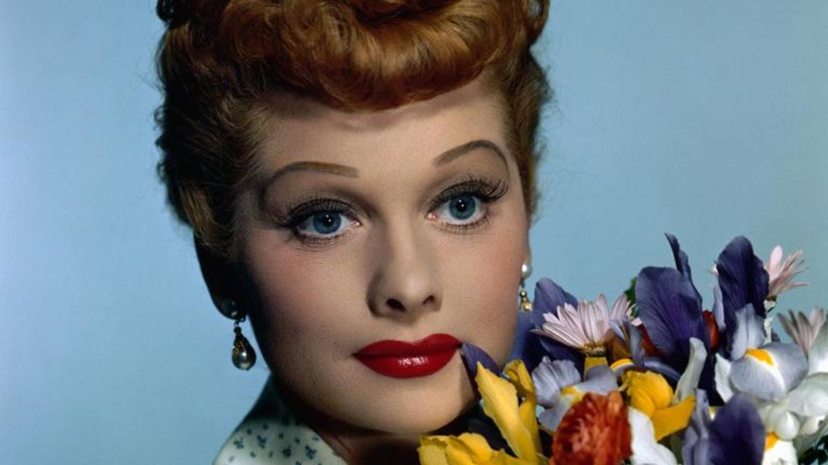 Lucille Ball : Αγάπησε πρώτα τον εαυτό σου και όλα τα υπόλοιπα είναι δυνατά.