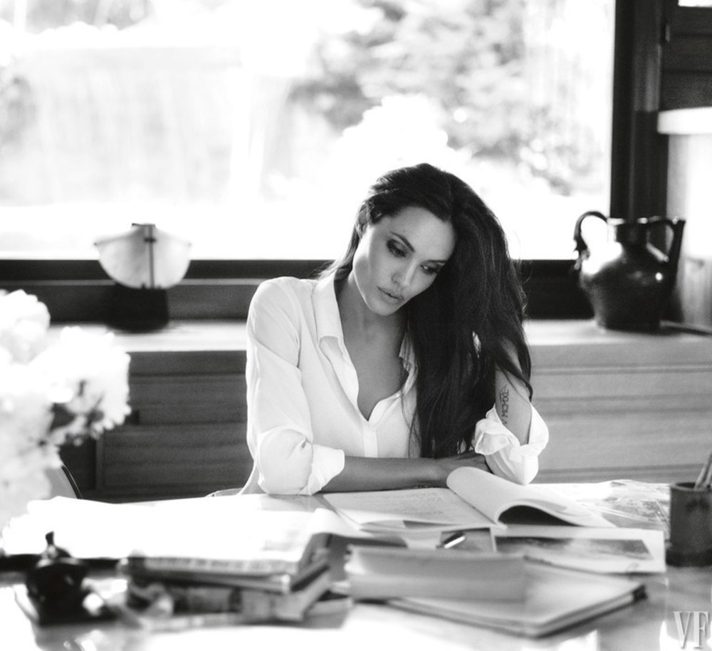 Αngelina Jolie |
