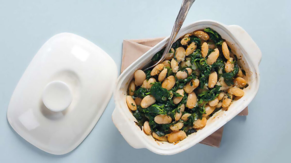 Φασόλια γίγαντες με χόρτα | Μια πεντανόστιμη συνταγή!