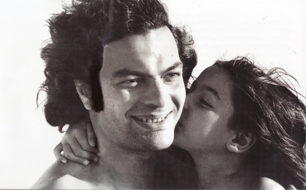 Μάνος Λοΐζος | Σ’ ακολουθώ σ’ αγγίζω και πονάω... κλείνω τα μάτια και σ’ ακολουθώ...