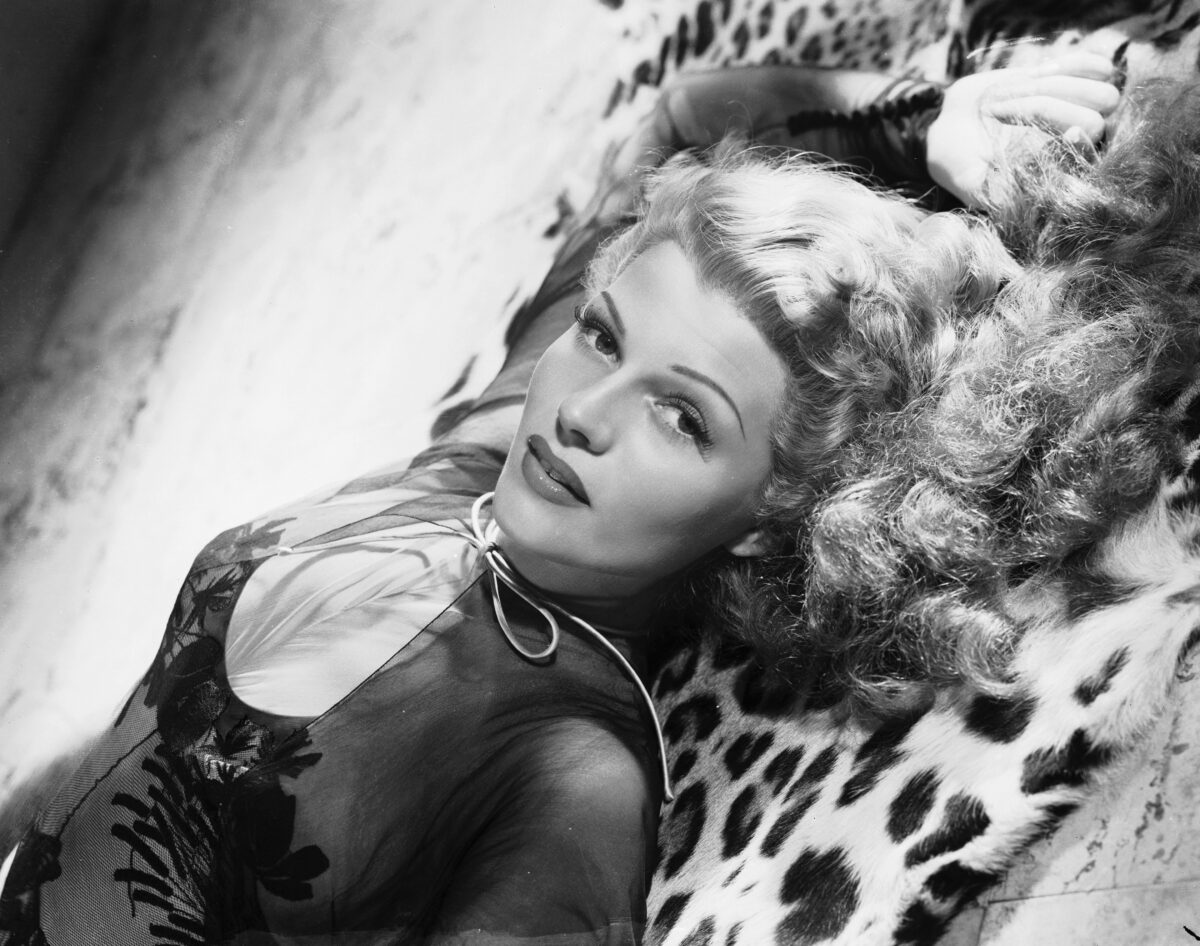 Rita Hayworth : Το μόνο που ήθελα ήταν αυτό που θέλουν όλοι. Να με αγαπούν...