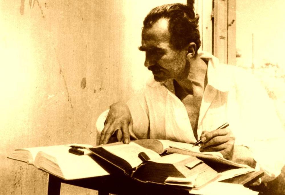 Νίκος Καζαντζάκης : Στην αγάπη είναι ένα. Σμίγουν οι δύο και γίνονται ένα. Δεν ξεχωρίζουν. Το εγώ και το εσύ, αφανίζονται.