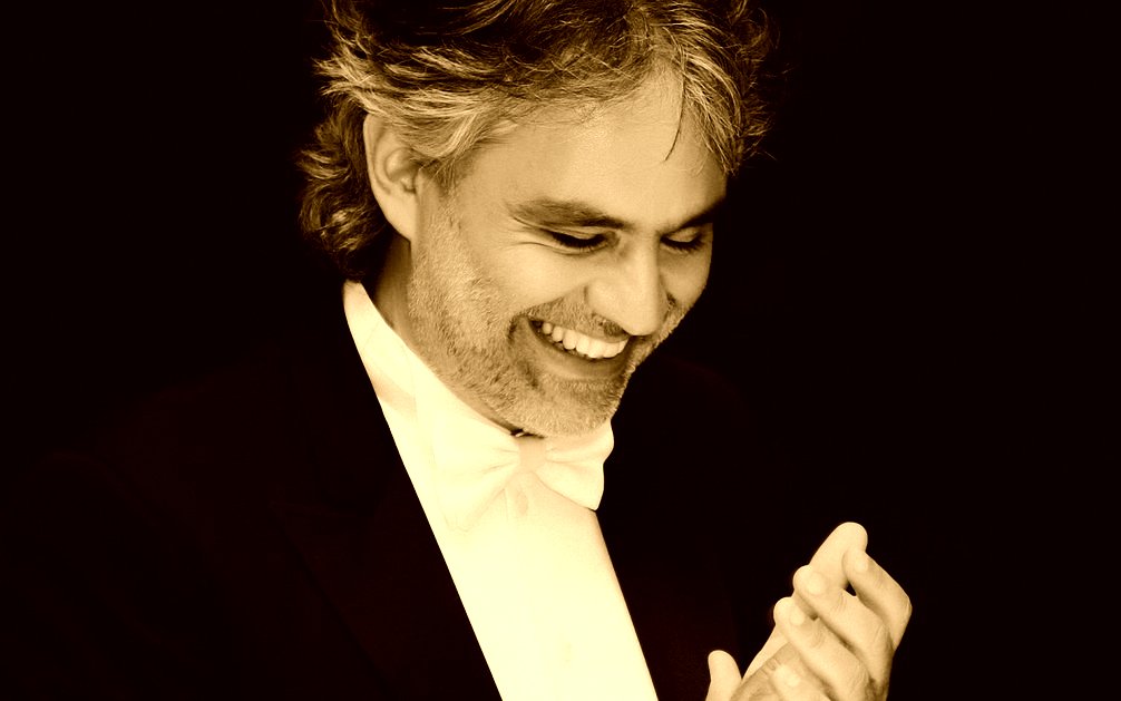 La vie en rose | Το υπέροχο ερωτικό τραγούδι που ερμήνευσε ο Andrea Bocelli - ο τενόρος που βλέπει με τα μάτια της καρδιάς του