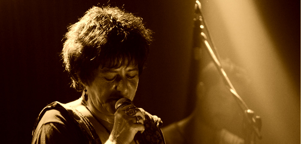 Φωτεινή Βελεσιώτου | Του έρωτα θα βάλω το πουκάμισο και θα νικήσω δίχως πανοπλία...