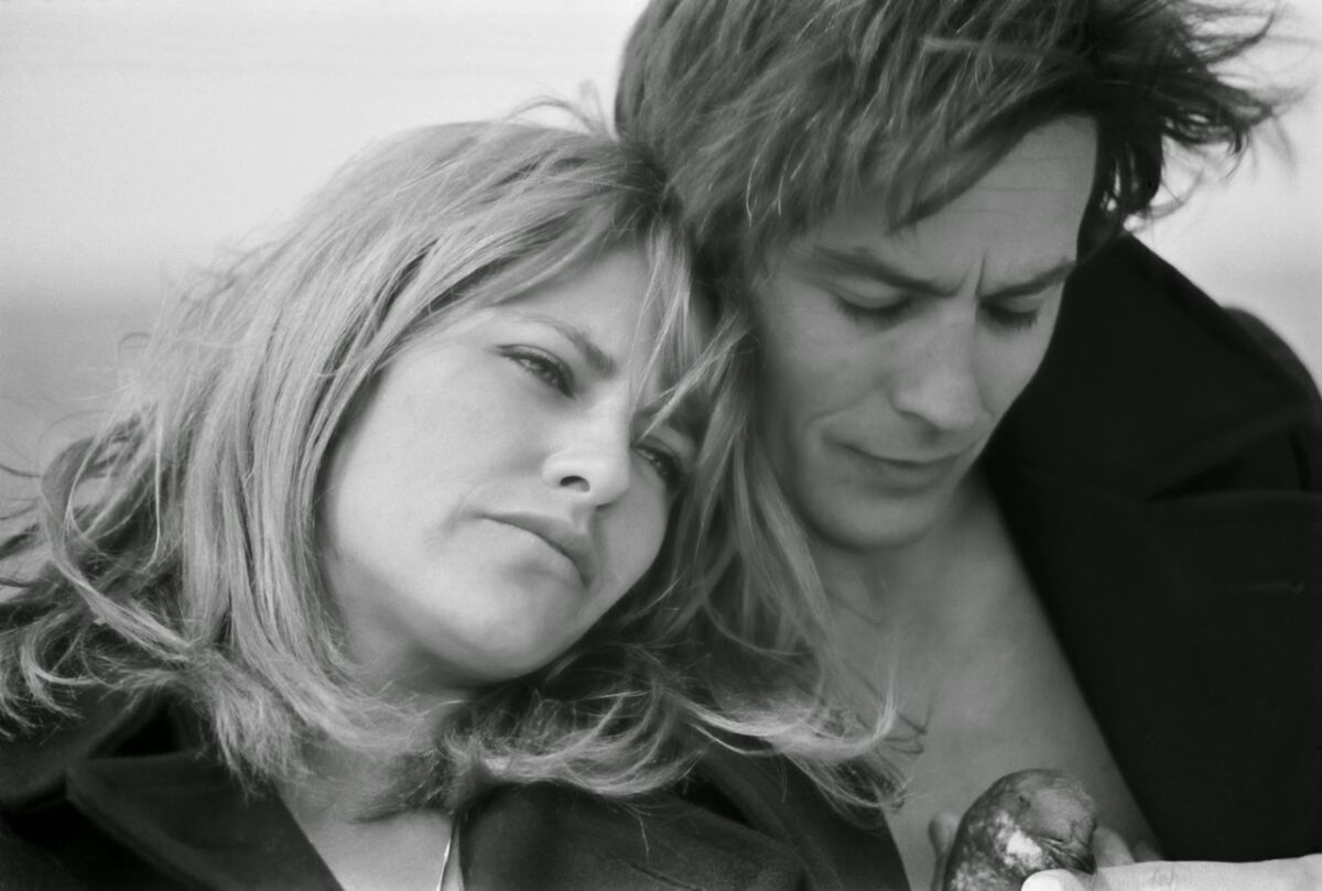 If you go away | To εκπληκτικό ερωτικό τραγούδι ενός άνδρα που ταπεινώνεται για τη γυναίκα που αγαπά