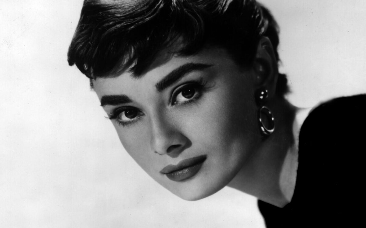 Audrey Hepburn  : Γεννήθηκα με μία τεράστια ανάγκη να πάρω αγάπη και μία τεράστια ανάγκη να τη δίνω.