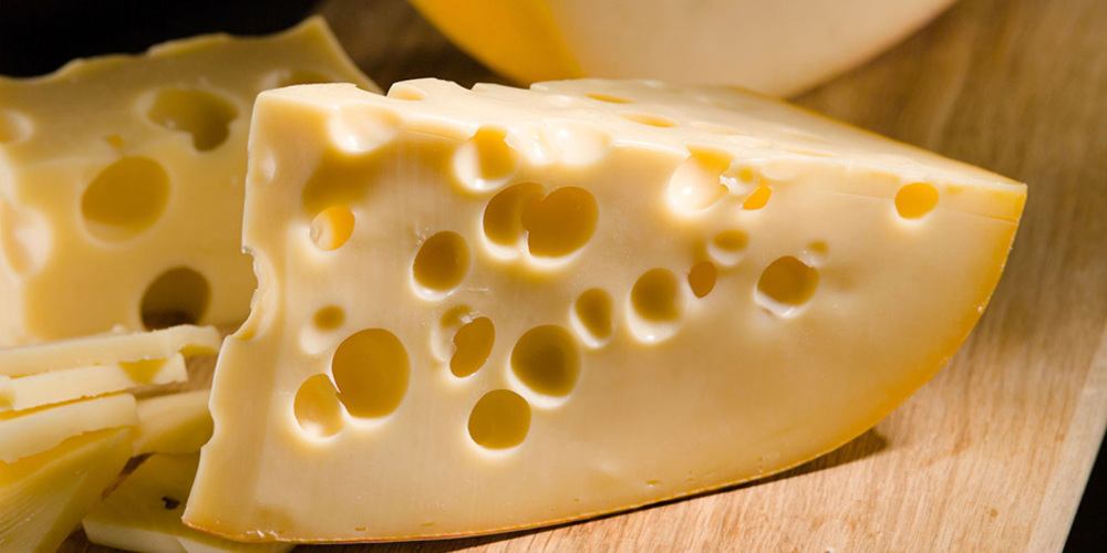 Ελβετικό emmentaler: Οι πιο διάσημες τρύπες σε τυρί