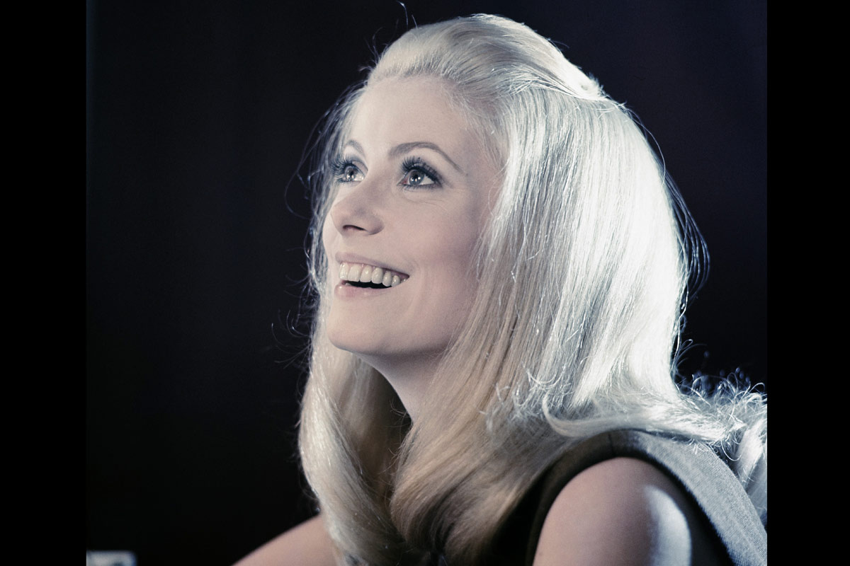 Catherine Deneuve | Το υπέρκομψο, διαχρονικό στυλ της ιέρειας της θηλυκότητας