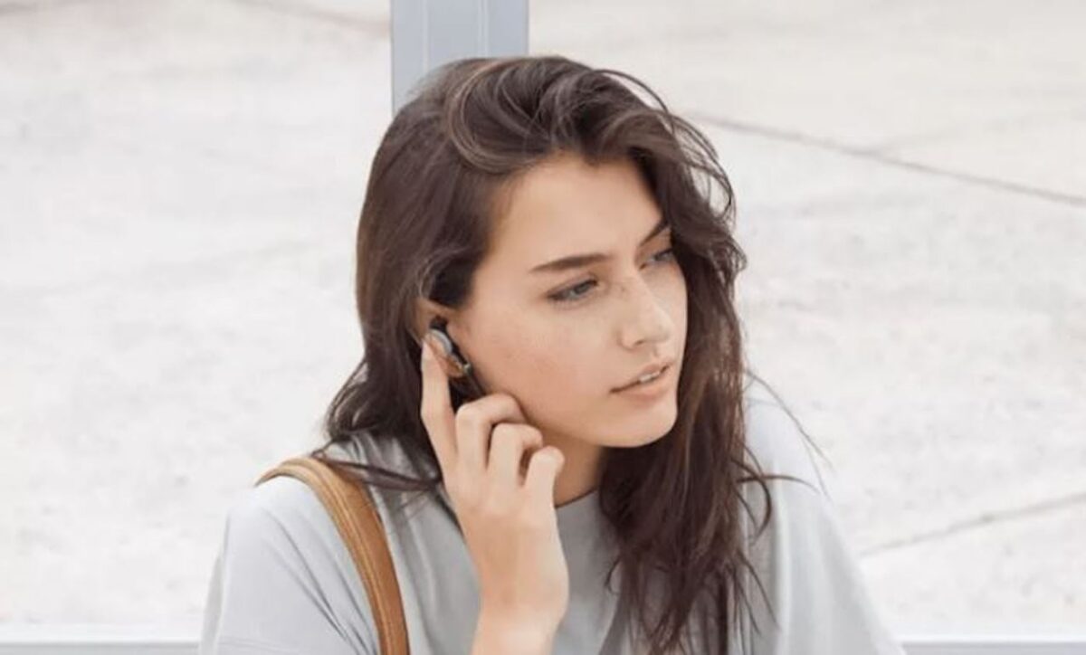 Η Google κυκλοφόρησε ακουστικά που μεταφράζουν 40 γλώσσες σε πραγματικό χρόνο!