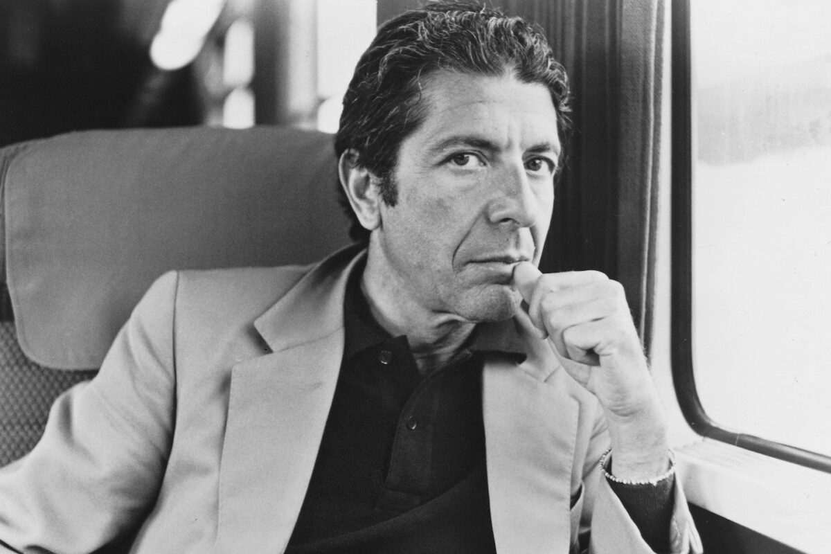 Leonard Cohen | Η αγάπη προχωρούσε, ώσπου έφτασε σε μια πόρτα ανοιχτή και τότε χάθηκε η ίδια η αγάπη...