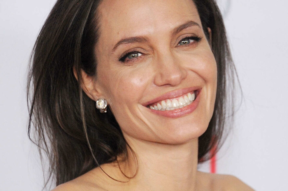 Angelina Jolie | Το νέο look της γοητευτικής ηθοποιού που τη δείχνει νεότερη