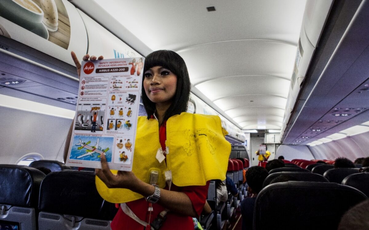 Πτήση τρόμου της Air Asia με βουτιά 20.000 ποδών στον αέρα (Βίντεο)