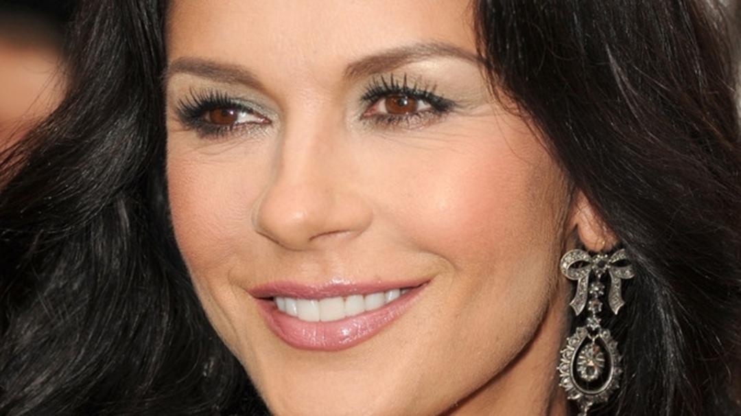 Catherine Zeta Jones | Πιστεύω ότι η ευτυχία είναι το καλύτερο τονωτικό για τη διατήρηση της νεότητας